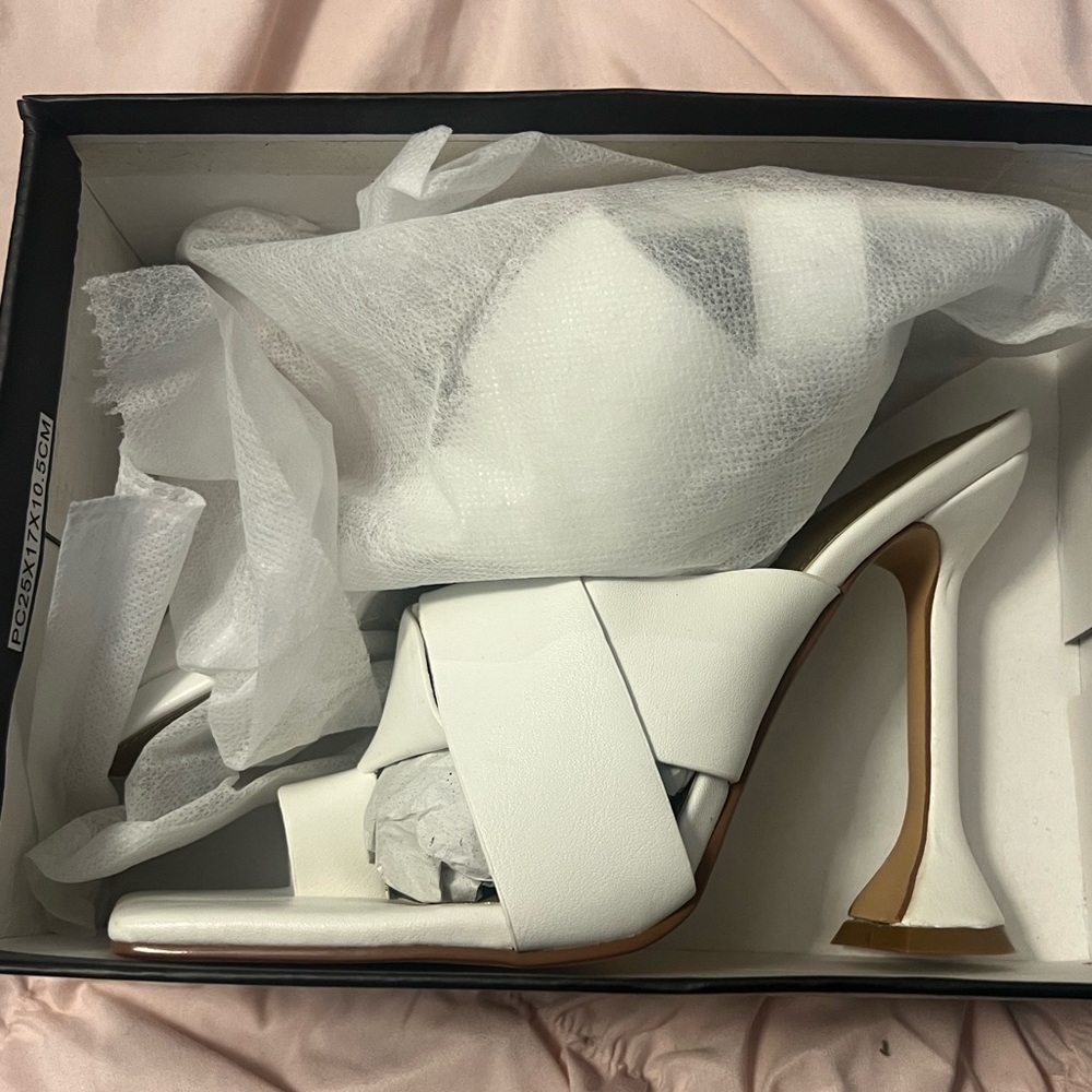 🔈 BRAND NEW EGO POWER MOVE heels